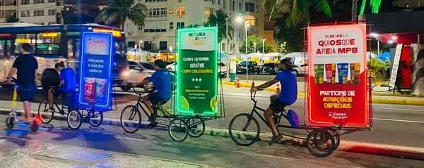 Bikedoor com LED da Exfera Mídia em ação noturna