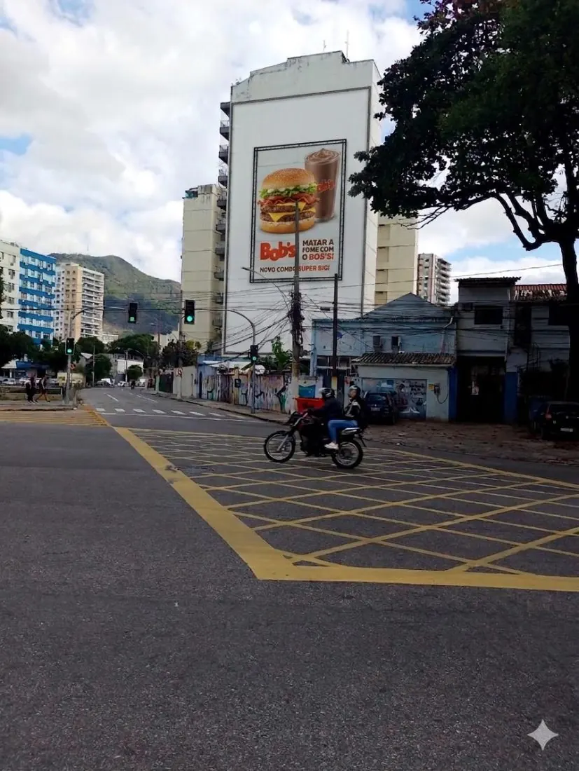Empena complementar de 12 x 7 m da Exfera Mídia na Av. Prof. Manuel de Abreu, Tijuca, Rio de Janeiro