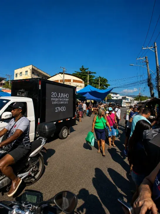 LED Truck da Exfera Mídia em circulação com campanha — foto 3
