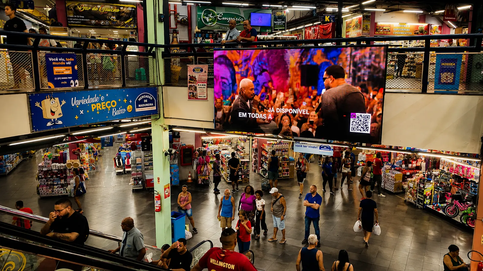 Painel de LED da Exfera Mídia no Mercadão de Madureira, Rio de Janeiro