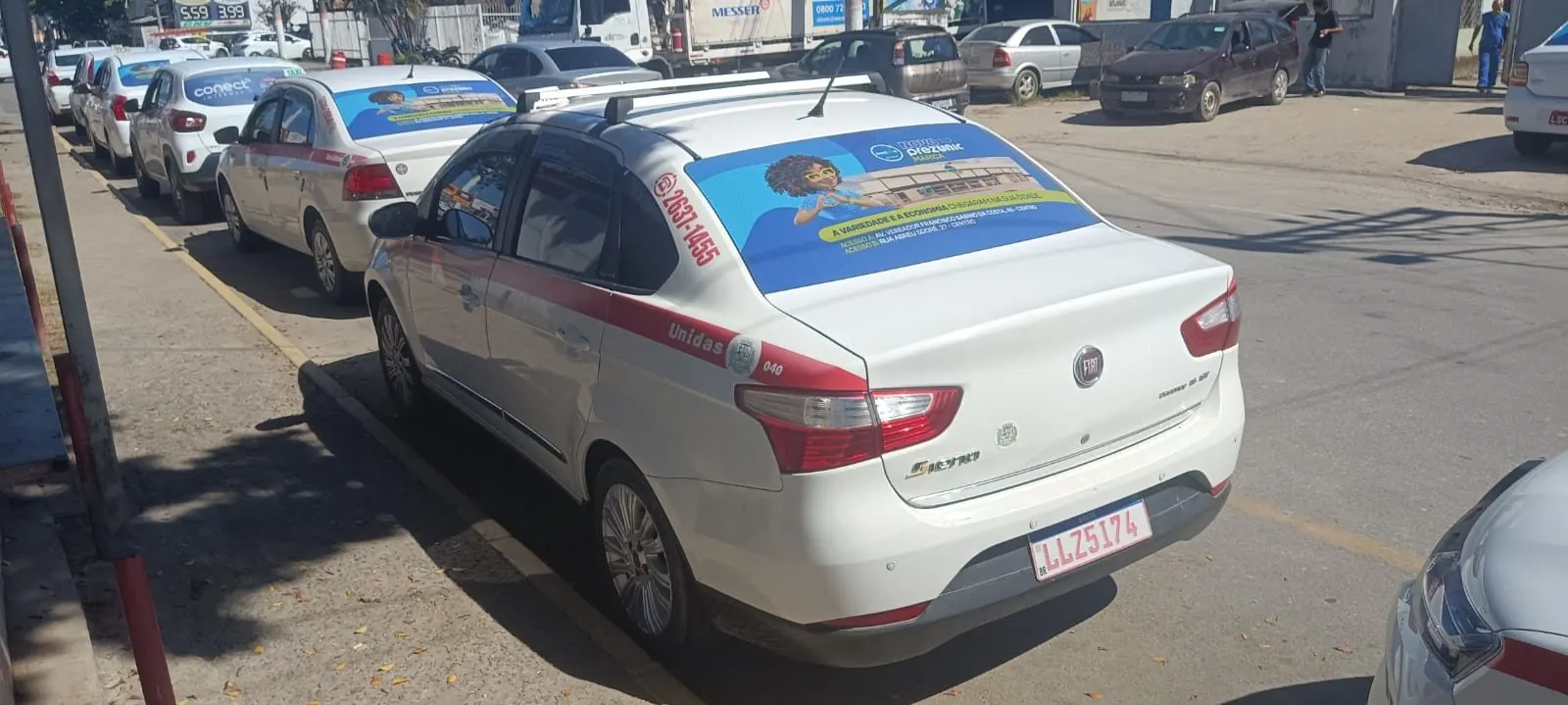 Táxis com mídia Taxidoor da Exfera Mídia com campanha Prezunic Maricá, Rio de Janeiro